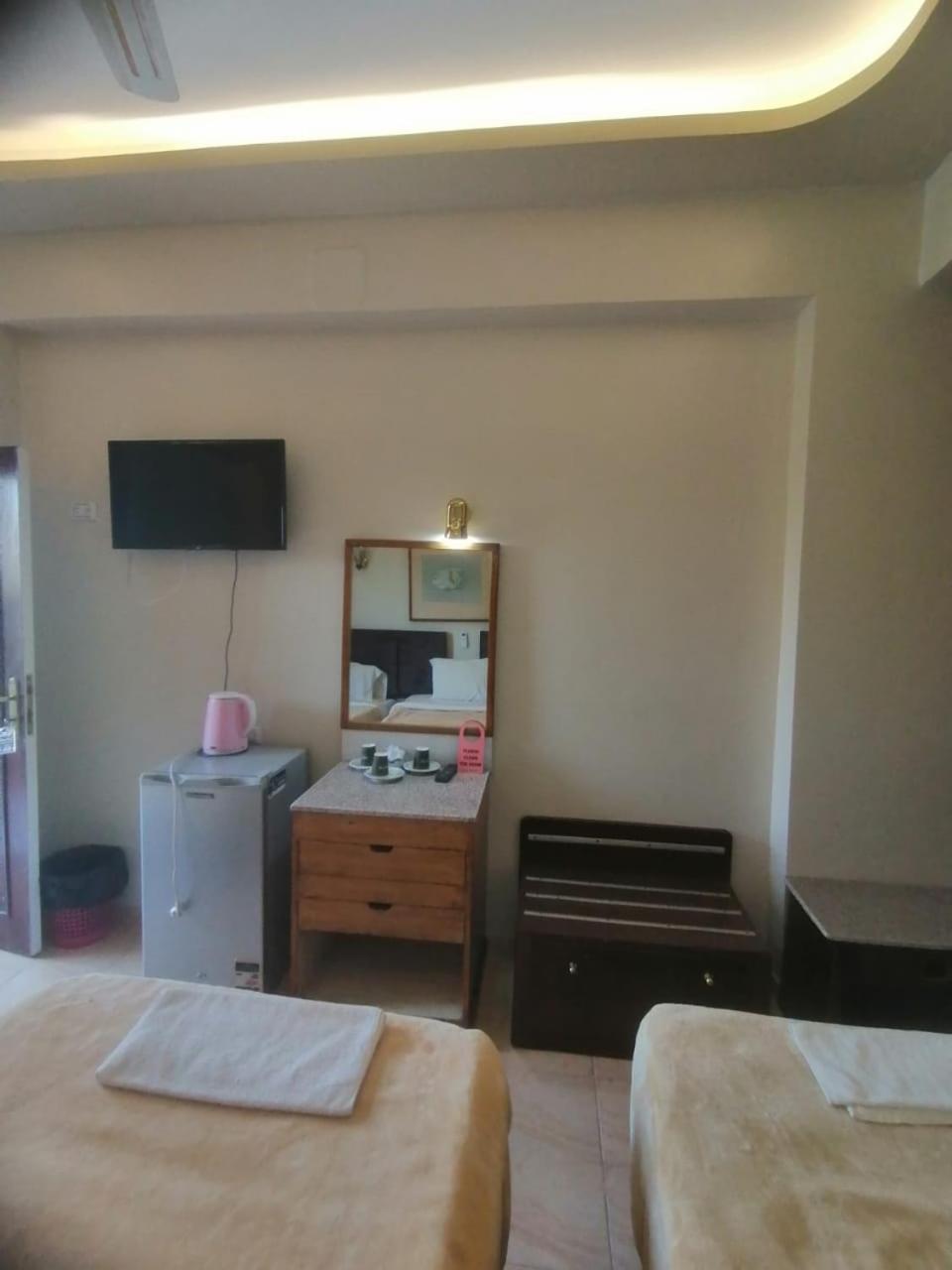 Rezeiky & Camp Luxor